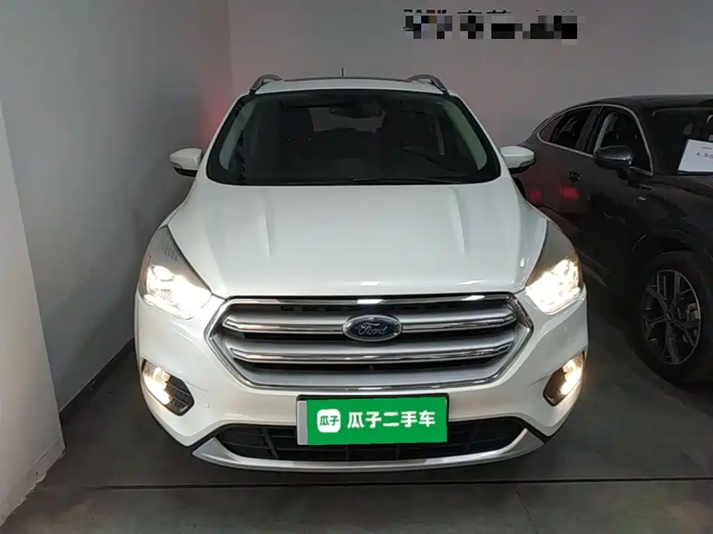 Kuga EcoBoost 180 2 WD Platinum Wing