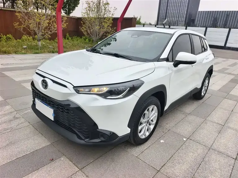 Toyota Frontlander 2.0 L CVT Leading