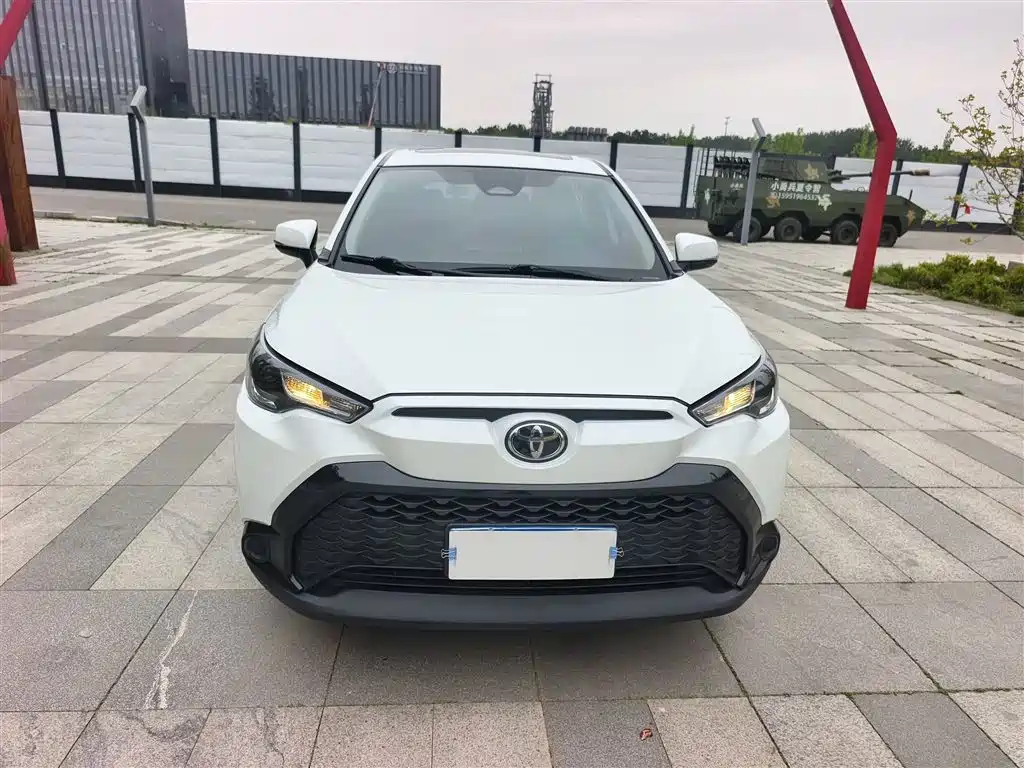 Frontlander 2.0 L CVT Leading
