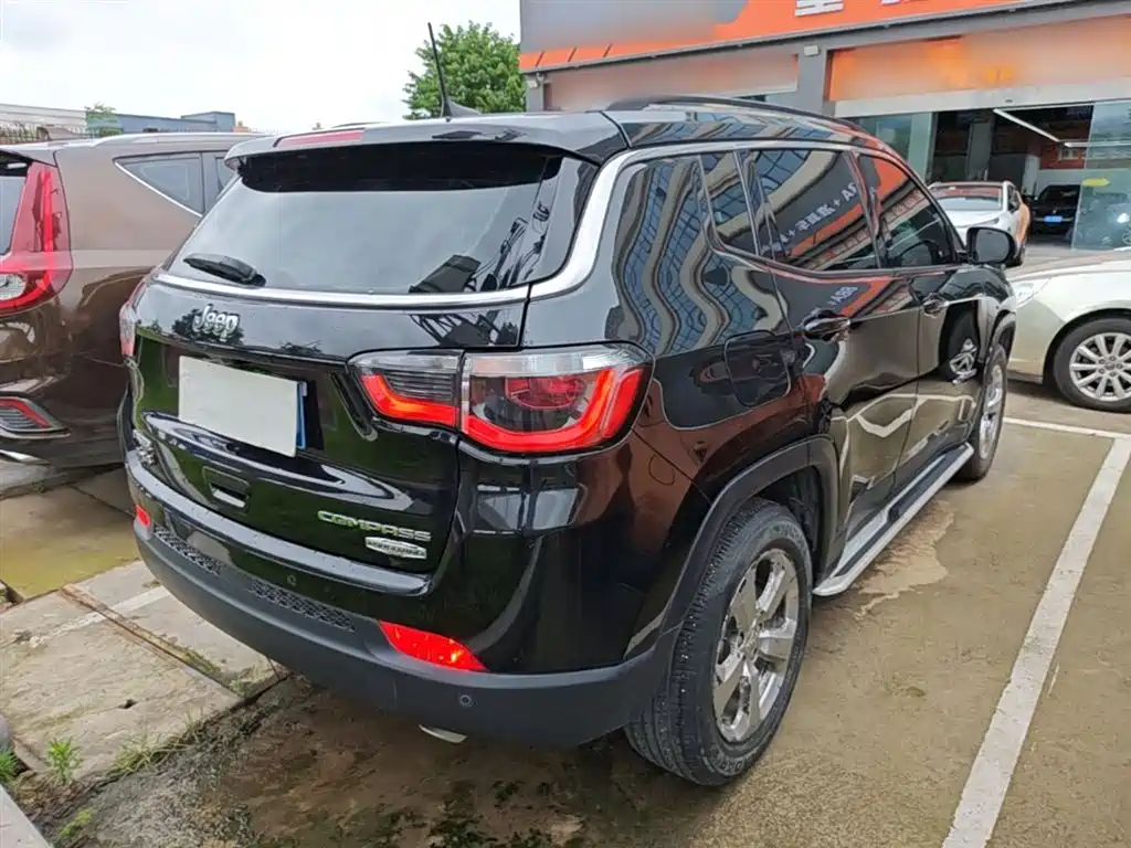 Compass 200 T Auto Home Enjoyment
