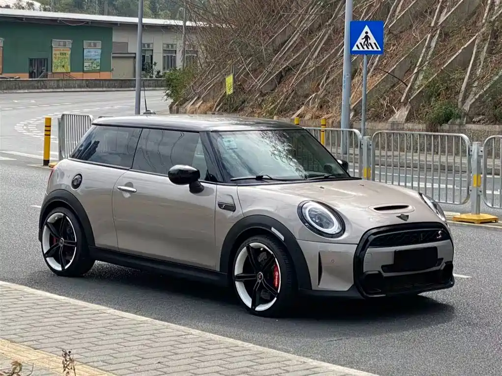 MINI 2.0 T COOPER S Artist
