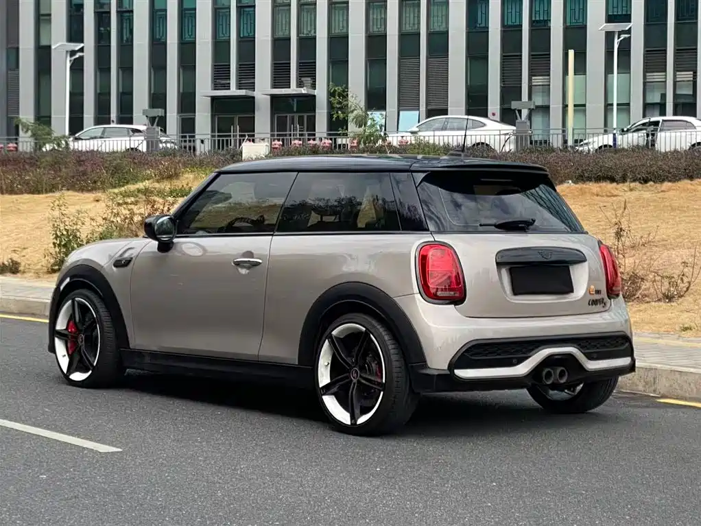 MINI 2.0 T COOPER S Artist