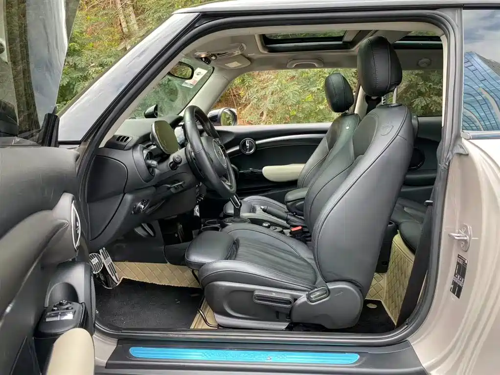 MINI 2.0 T COOPER S Artist