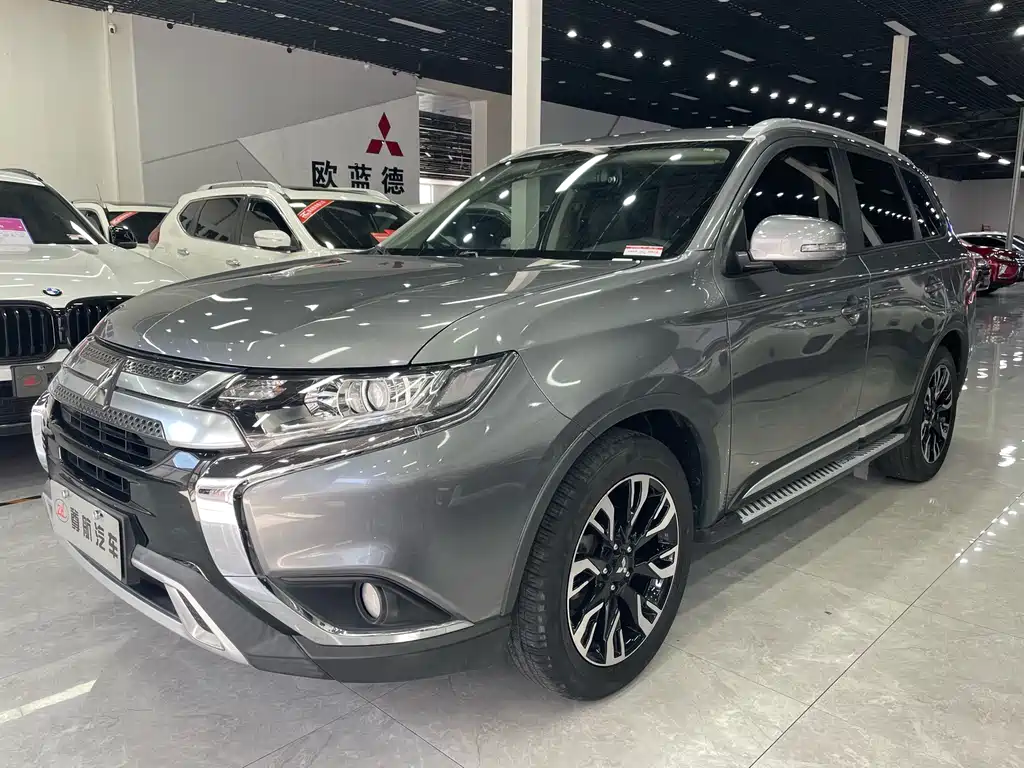 Outlander 2.0 L 2 WD Smooth Enjoyment 5-seat CN-VI