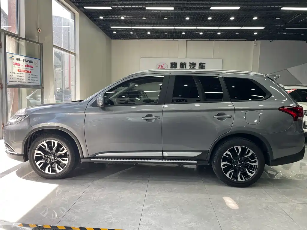 Outlander 2.0 L 2 WD Smooth Enjoyment 5-seat CN-VI