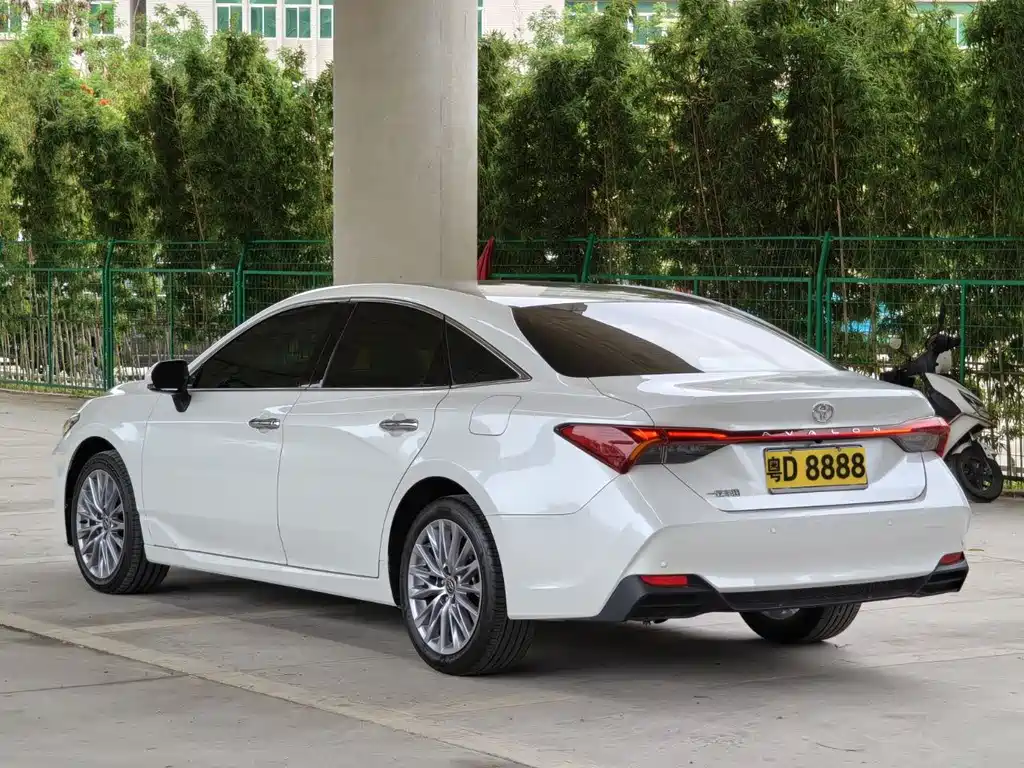 Avalon 亚洲龙 2026款 2.0 L 豪华版