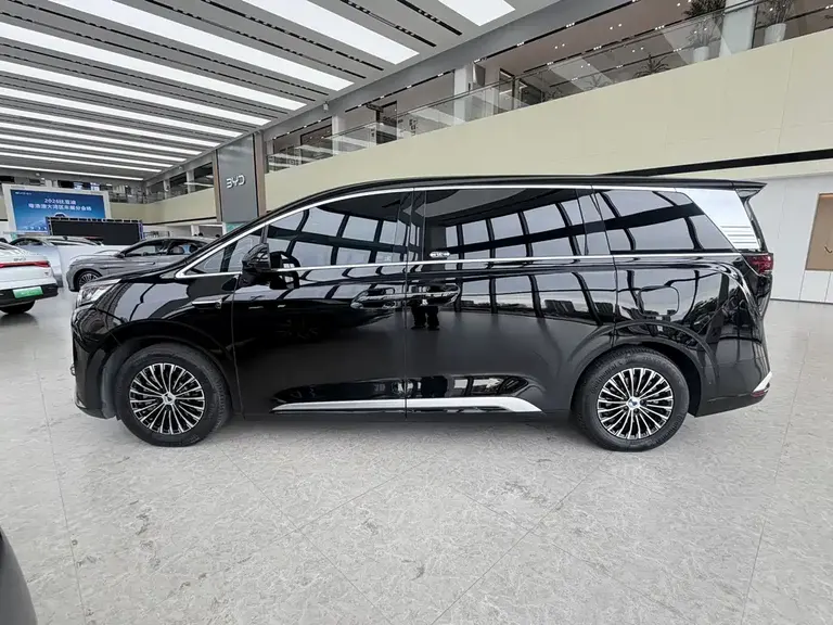 Denza D9 DM-i Smart Drive 1020 4 WD Flagship