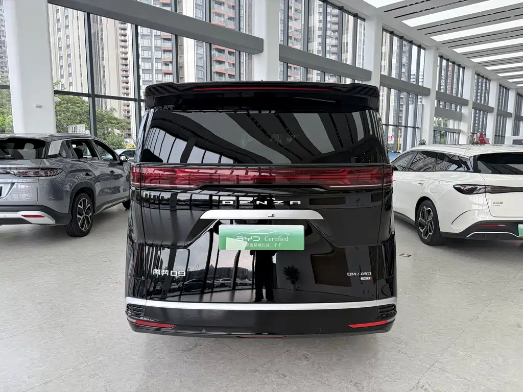 Denza D9 DM-i Smart Drive 1020 4 WD Flagship