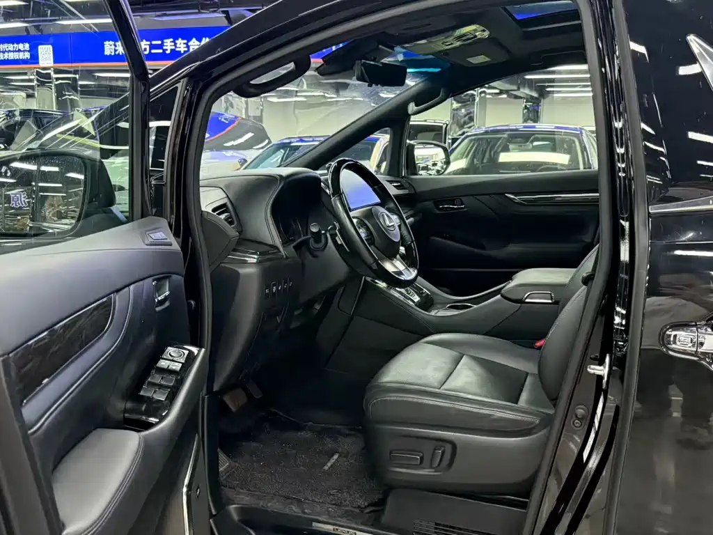 Lexus LM 300 h 7-seat Elegant