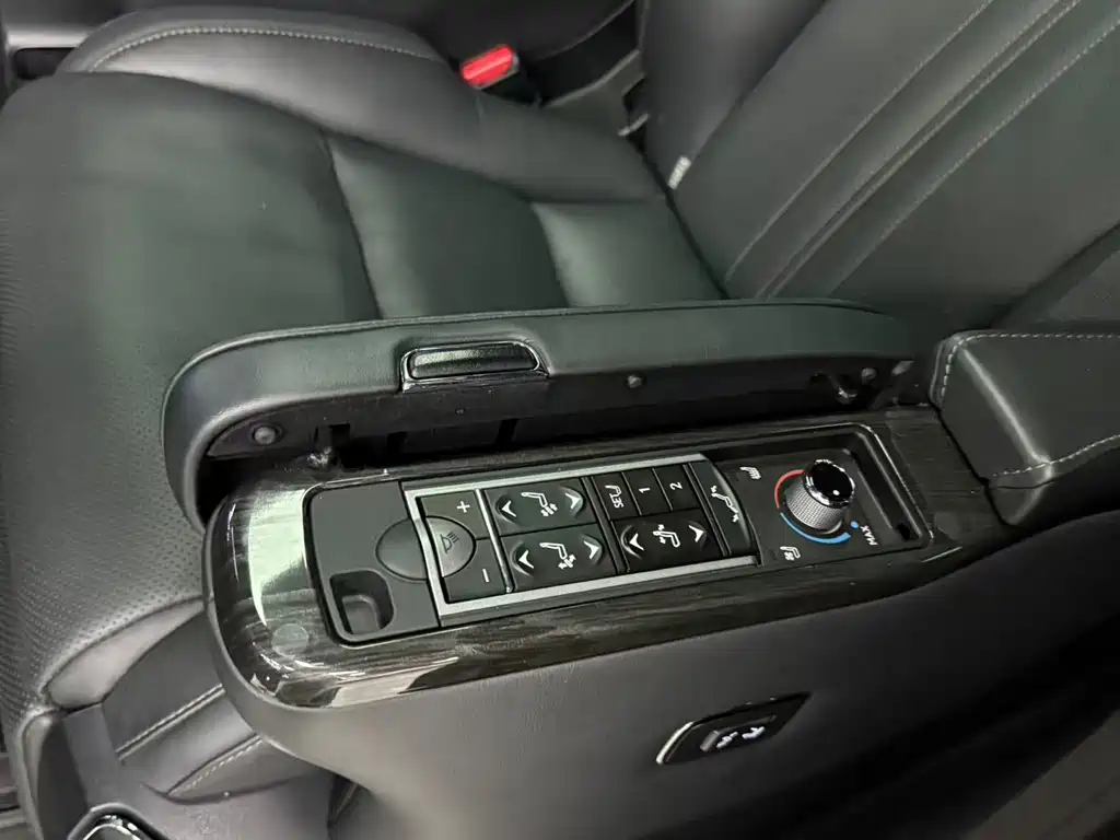 Lexus LM 300 h 7-seat Elegant
