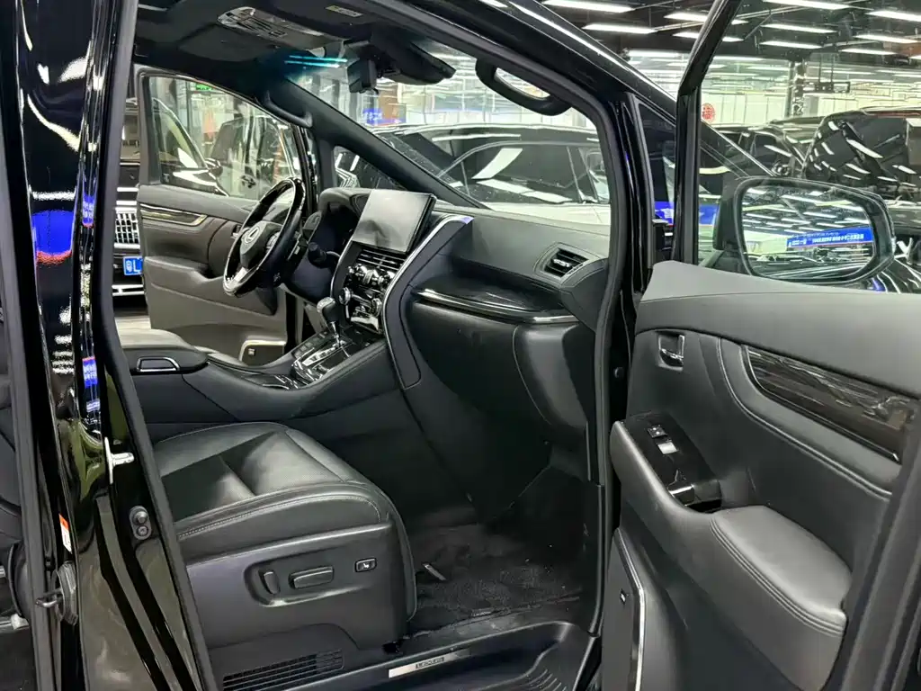 Lexus LM 300 h 7-seat Elegant