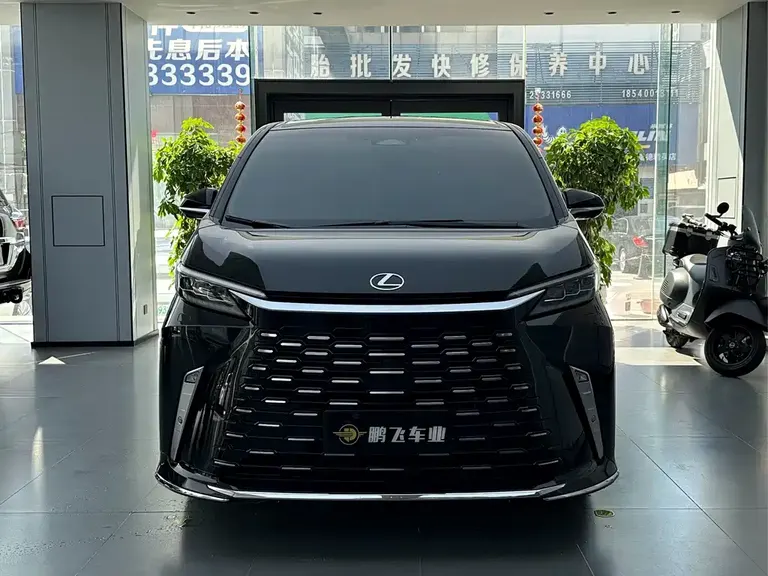 Lexus LM 500 h 6-seat Supreme
