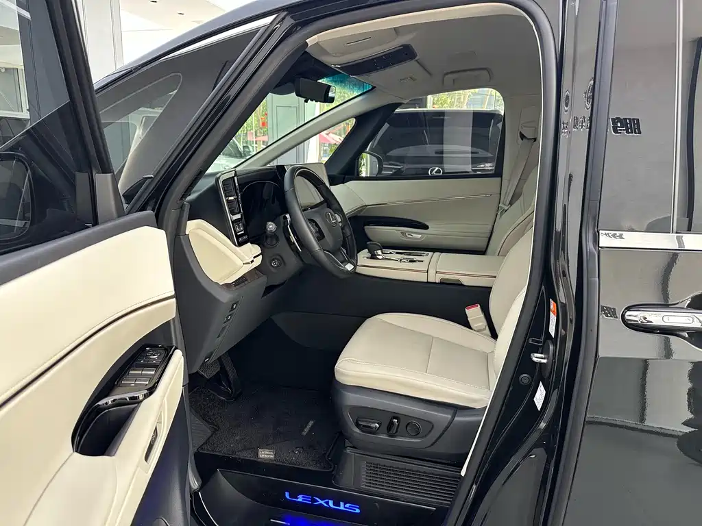 Lexus LM 500 h 6-seat Supreme