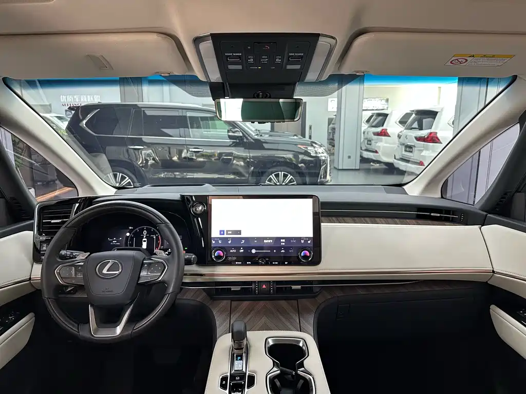 Lexus LM 500 h 6-seat Supreme