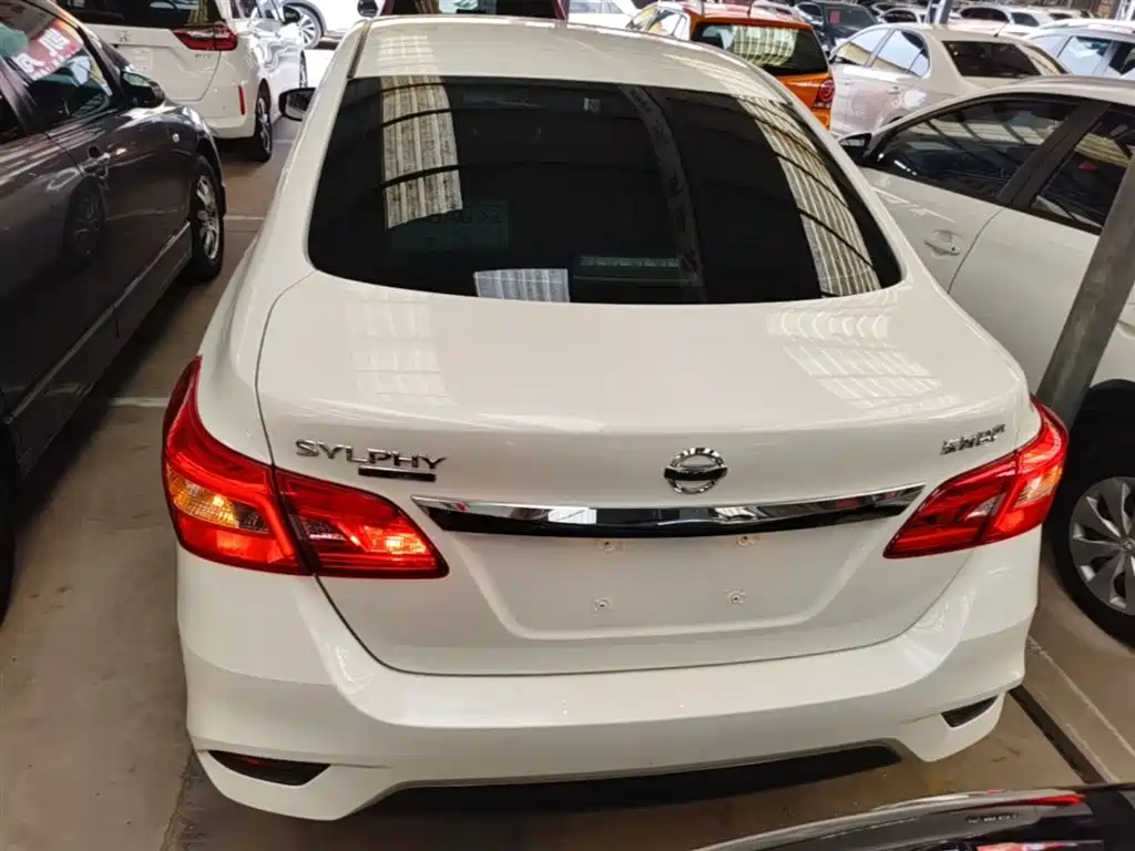 Sylphy Facelift III Classic 1.6 XE CVT Comfort