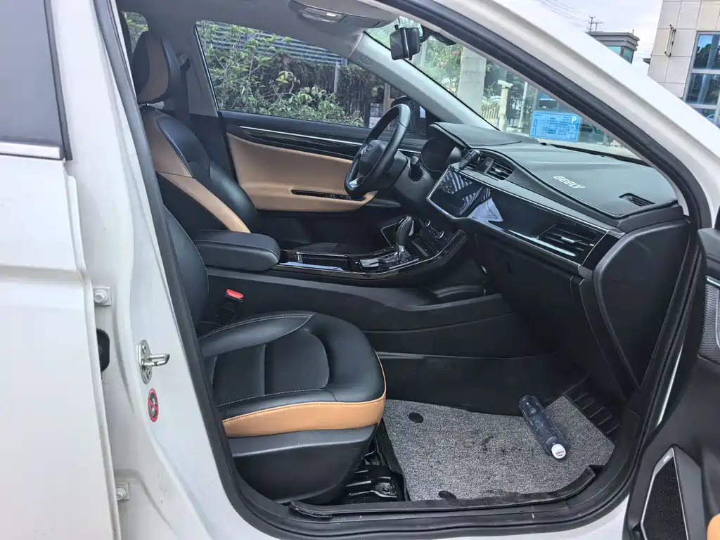 Emgrand GL 1.4 T CVT Luxury