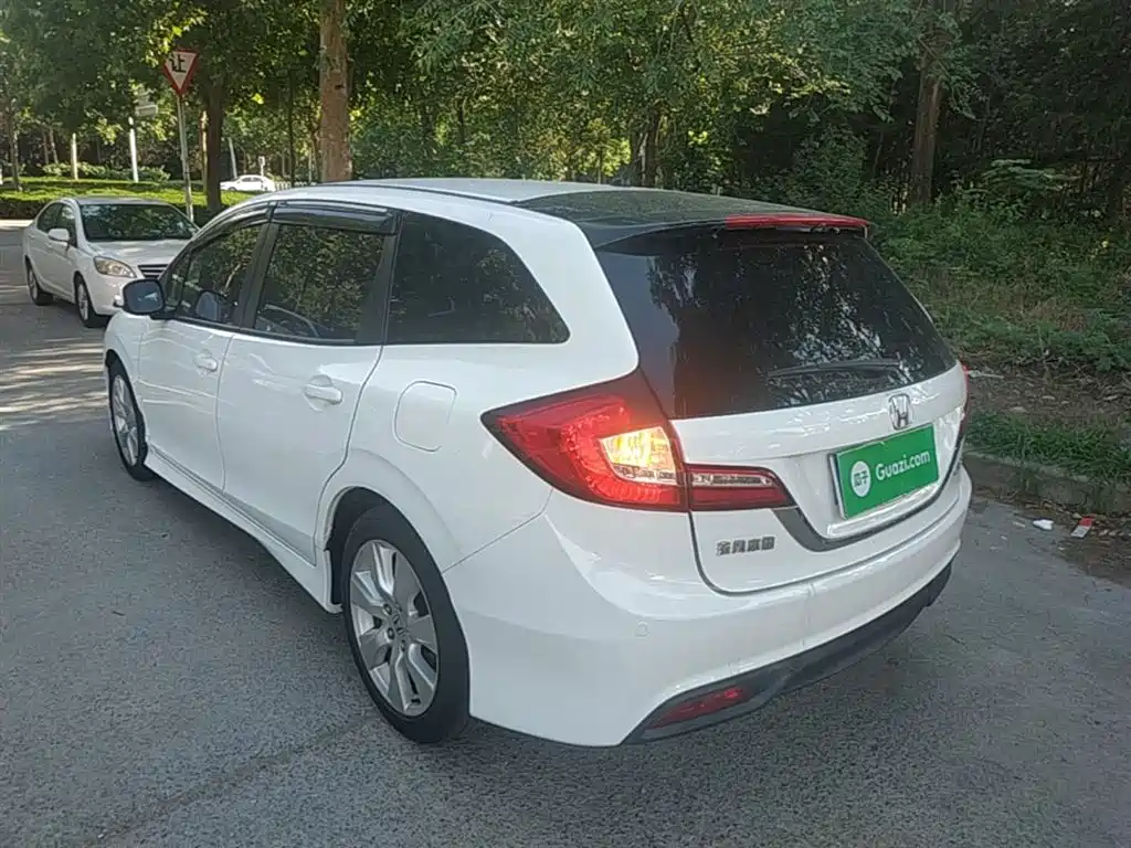 Jade 1.8 L Auto Comfort Elite 5-seat