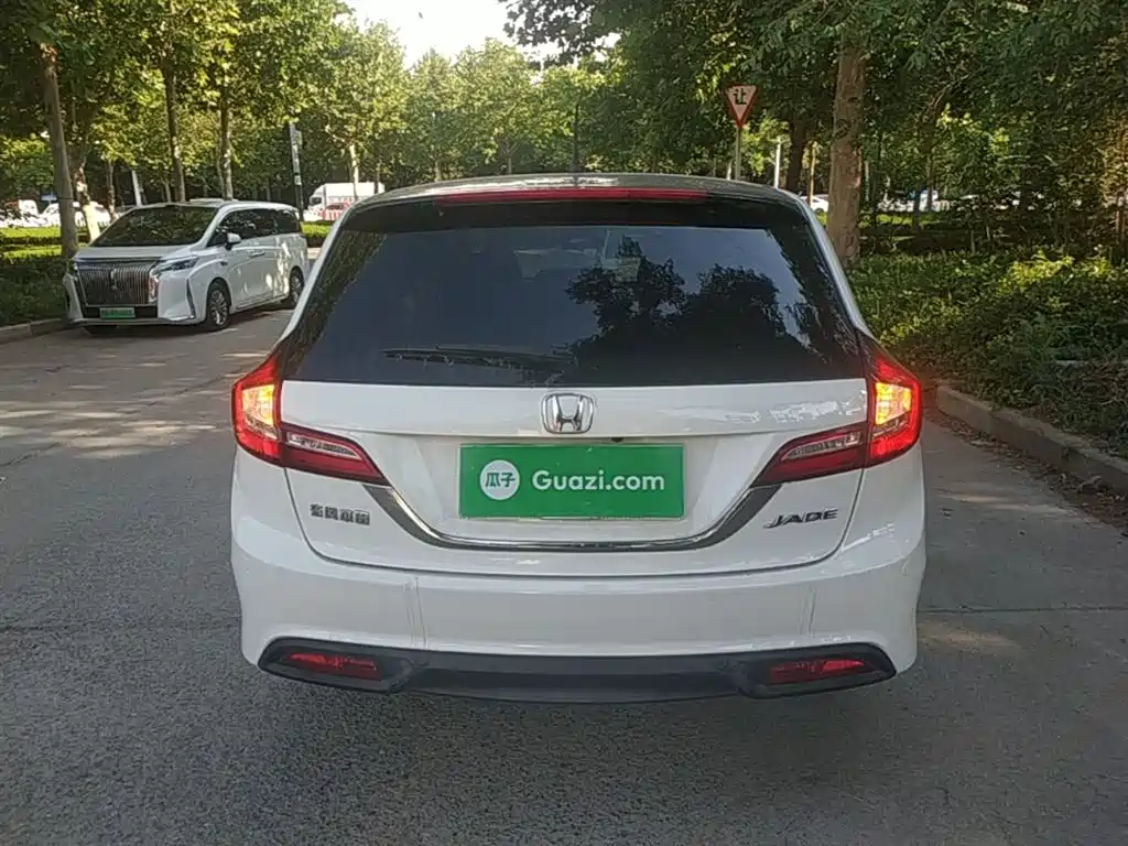 Jade 1.8 L Auto Comfort Elite 5-seat