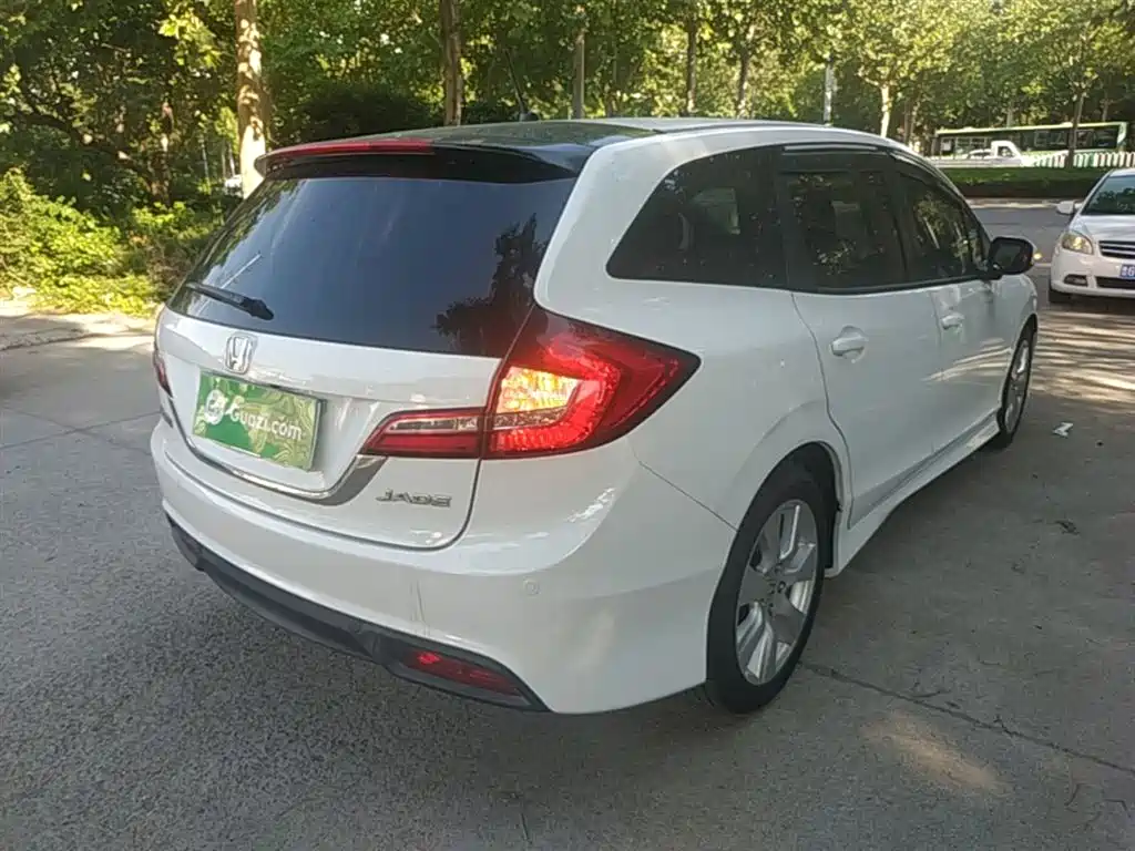 Jade 1.8 L Auto Comfort Elite 5-seat