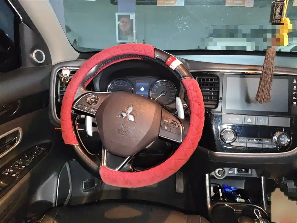Outlander 2.4 L 4 WD Luxury 7-seat