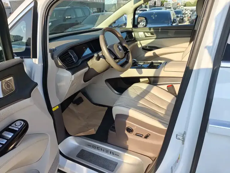 Denza D9 DM-i 970 4 WD Flagship