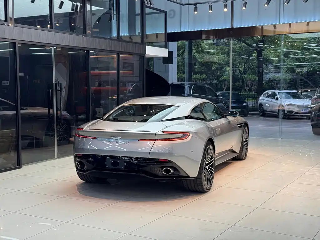 Aston Martin DB12 4.0 T V8 Coupe