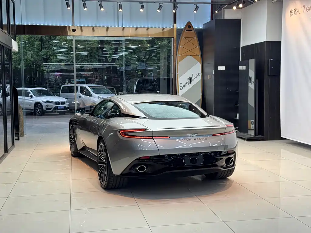 Aston Martin DB12 4.0 T V8 Coupe