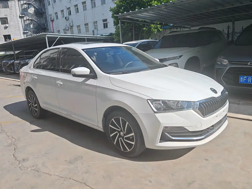 Rapid 1.5 L Auto Comfort Enjoyment