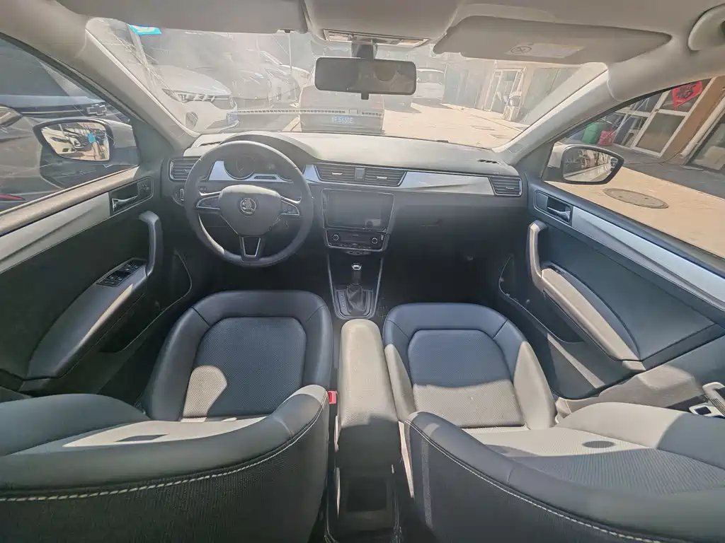 Rapid 1.5 L Auto Comfort Enjoyment