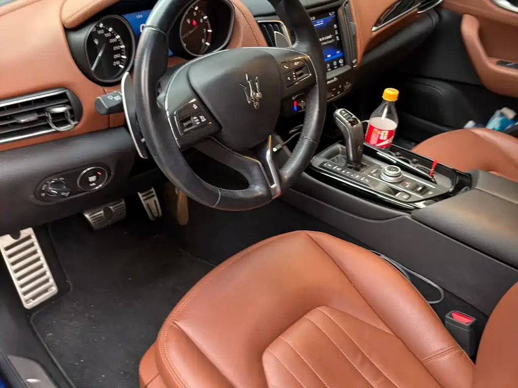 Levante 3.0 T Standard
