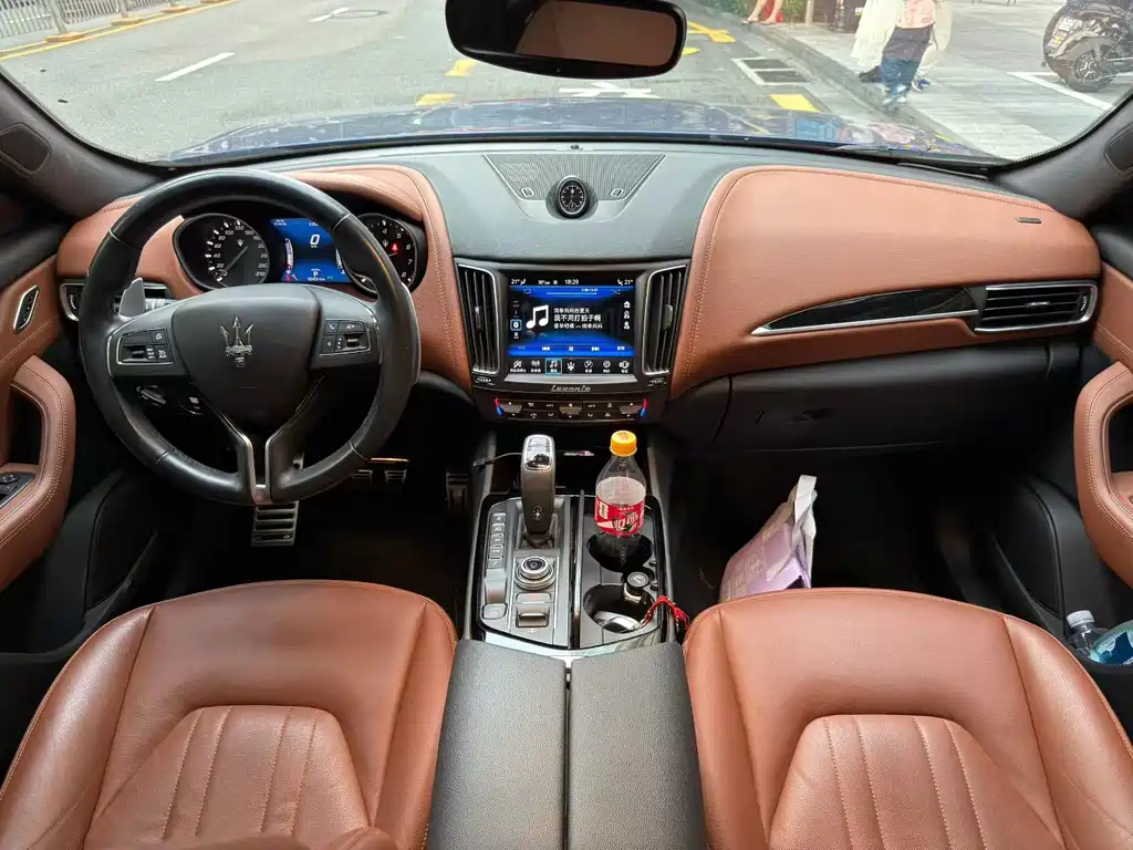Levante 3.0 T Standard