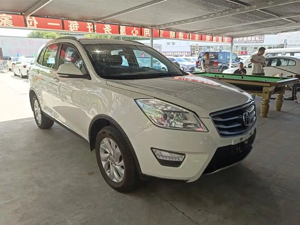 BAIC Weiwang S50 北汽威旺S50 2016款 1.5 T 手动乐动豪华型