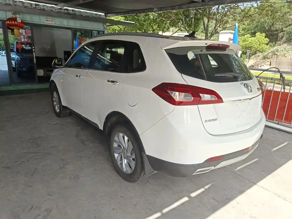 BAIC Weiwang S50 北汽威旺S50 2016款 1.5 T 手动乐动豪华型