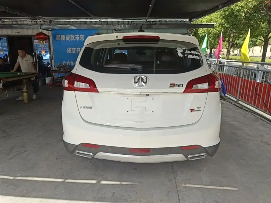 BAIC Weiwang S50 北汽威旺S50 2016款 1.5 T 手动乐动豪华型