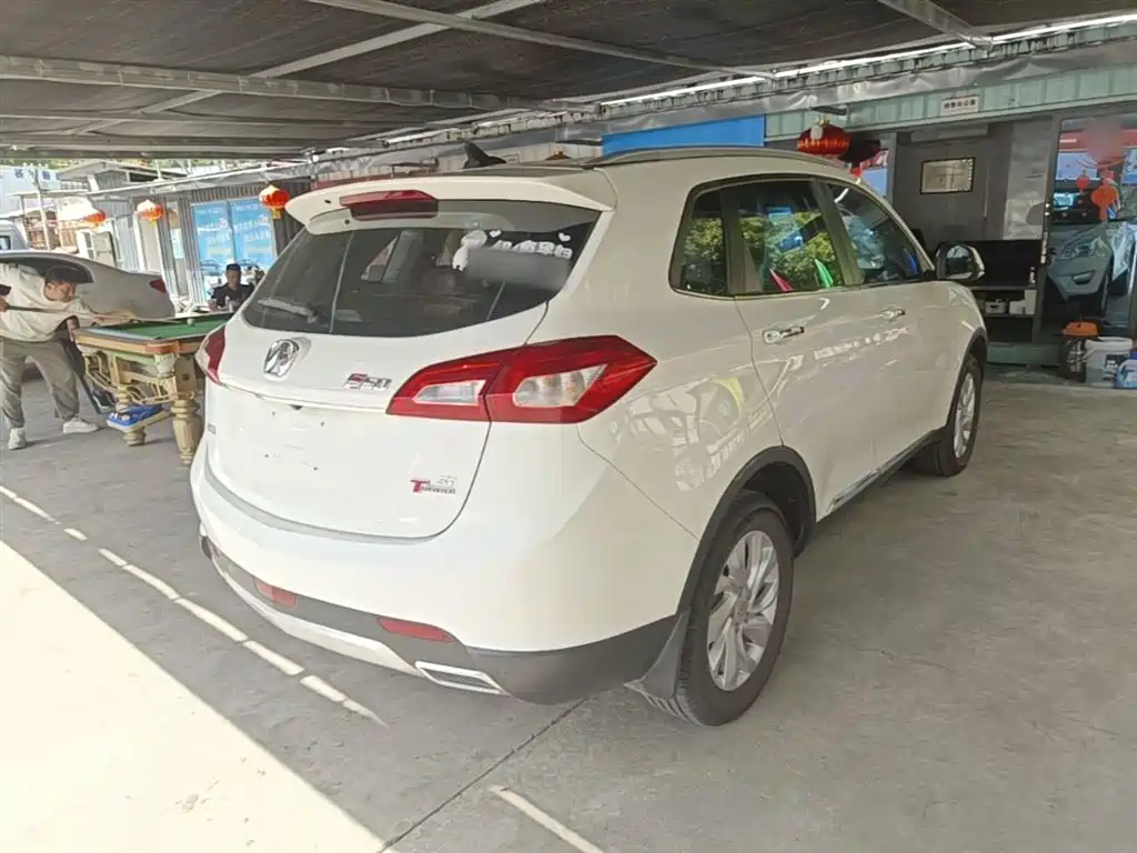 BAIC Weiwang S50 北汽威旺S50 2016款 1.5 T 手动乐动豪华型