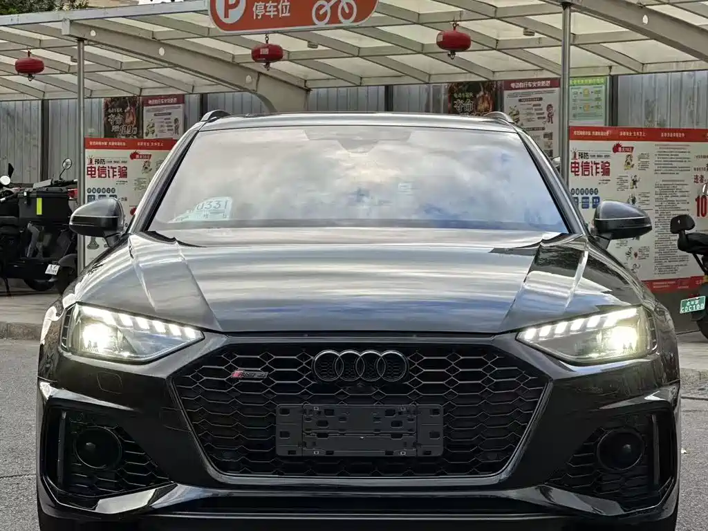 Audi RS 4 奥迪RS 4 2023款 RS4 Avant 暗金版