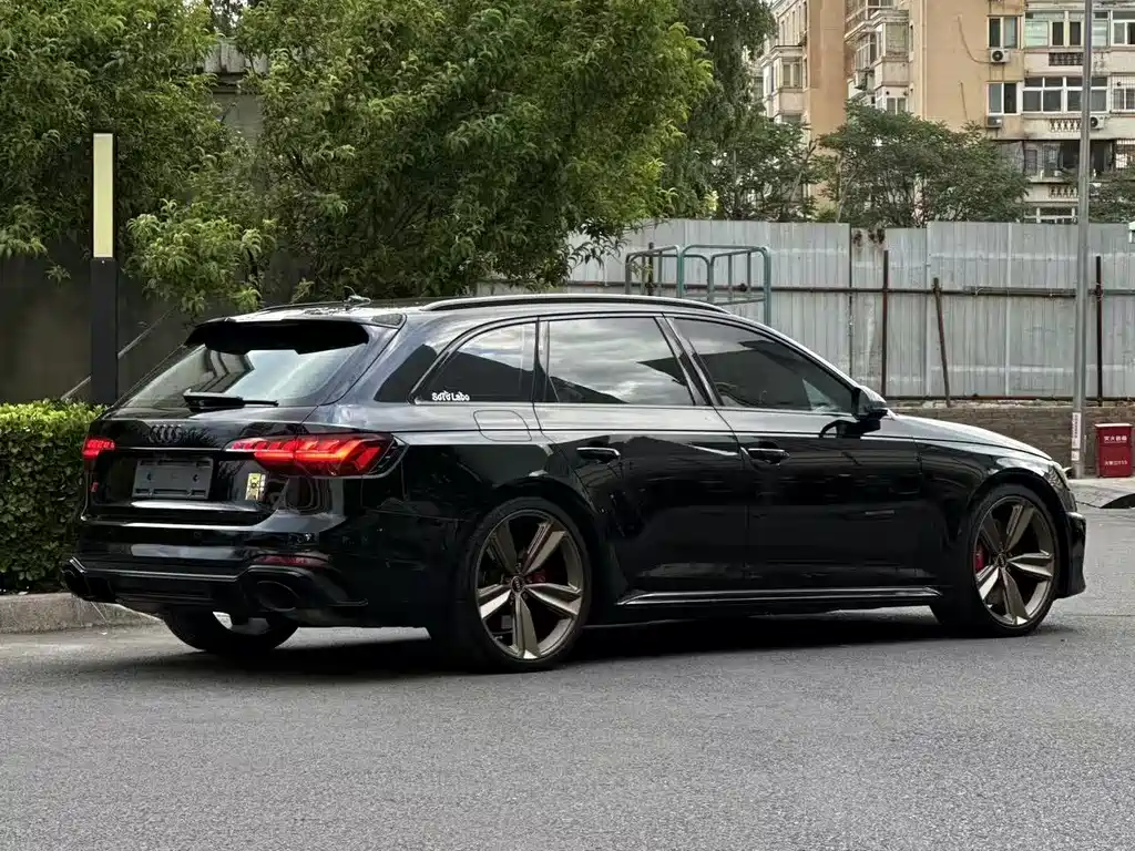 Audi RS 4 奥迪RS 4 2023款 RS4 Avant 暗金版