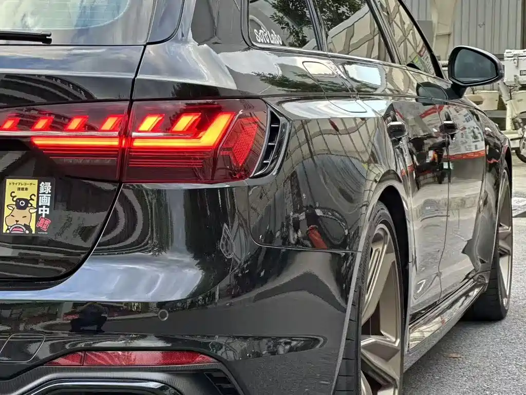Audi RS 4 奥迪RS 4 2023款 RS4 Avant 暗金版