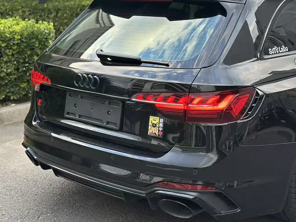 Audi RS 4 奥迪RS 4 2023款 RS4 Avant 暗金版