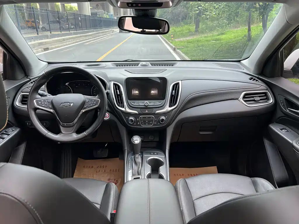 Equinox 探界者 2018款 RS 550 T 自动四驱捍界版