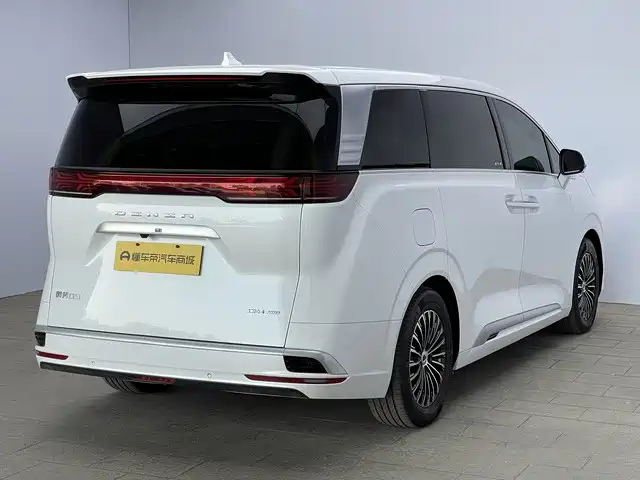 Denza D9 DM-i 980 4 WD Honored