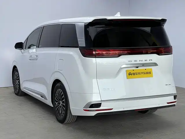 Denza D9 DM-i 980 4 WD Honored