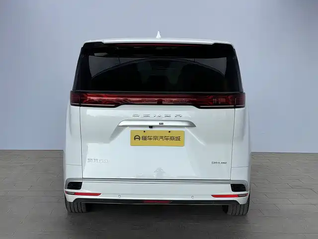 Denza D9 DM-i 980 4 WD Honored