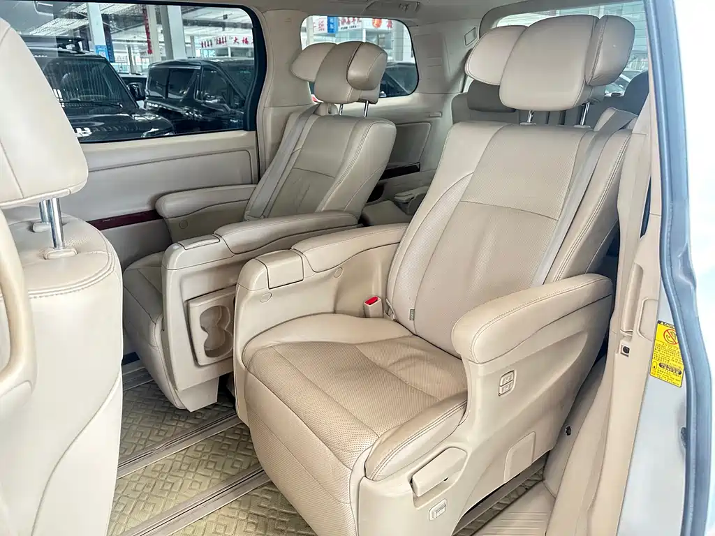 Alphard 2.4 L Luxury