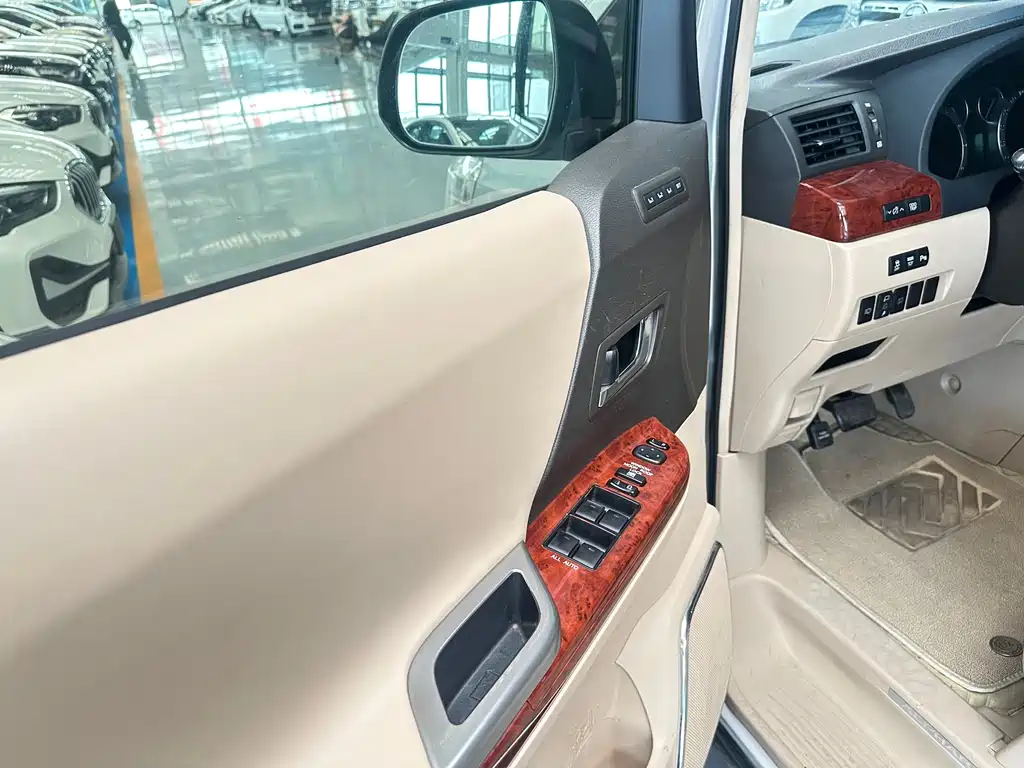 Alphard 2.4 L Luxury