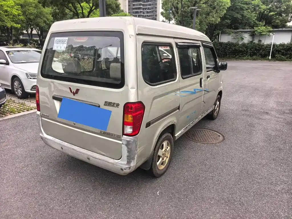 Wuling Zhiguang 1.0 L Utility