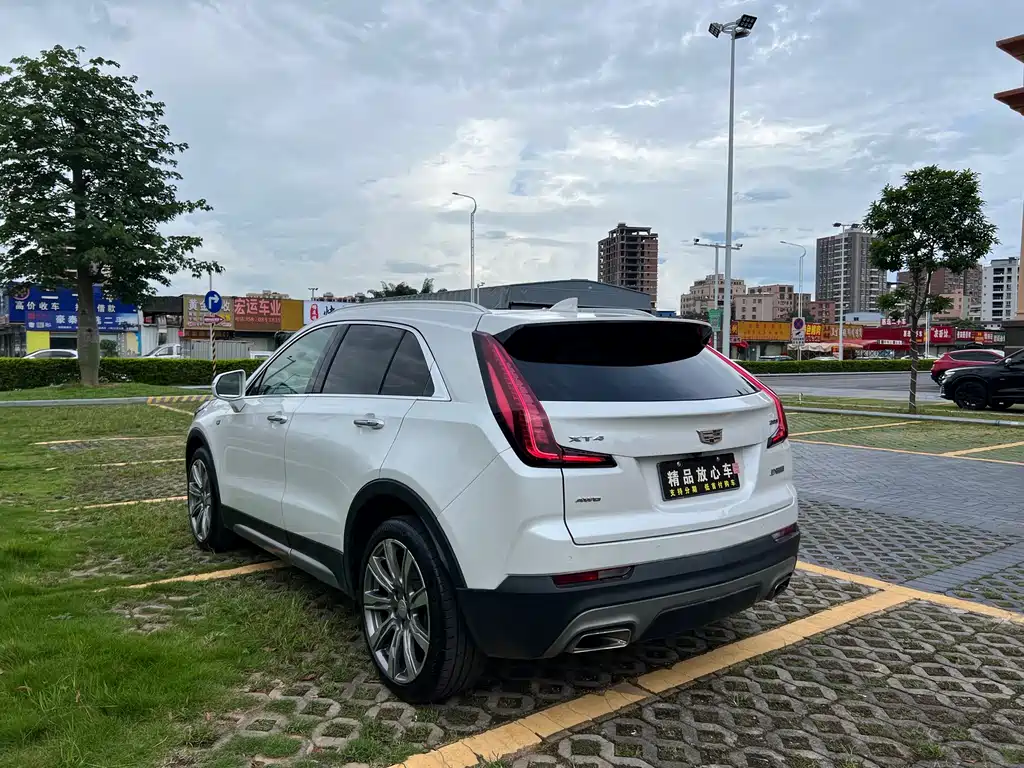 Cadillac XT4 28 T 4 WD Platinum