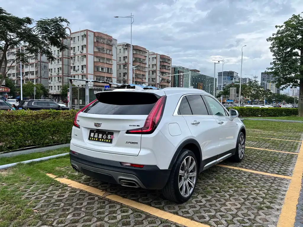Cadillac XT4 28 T 4 WD Platinum