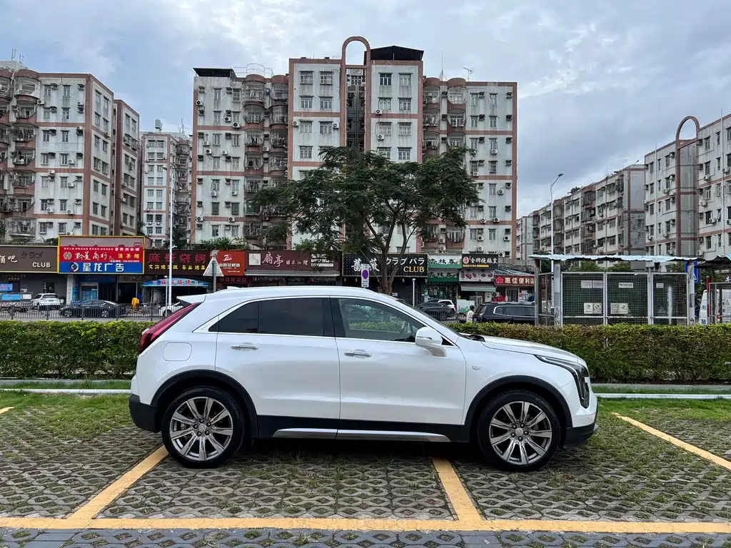 Cadillac XT4 28 T 4 WD Platinum