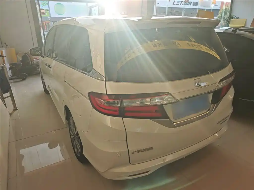 Odyssey 2.4 L Luxury